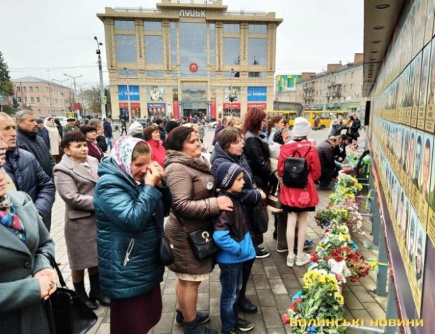 У Луцьку вшанували загиблих на Сході воїнів. ФОТО