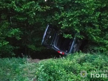 На Волині 16-річна п`яна водійка збила чоловіка: втікаючи з місця аварії, дівчина злетіла у кювет