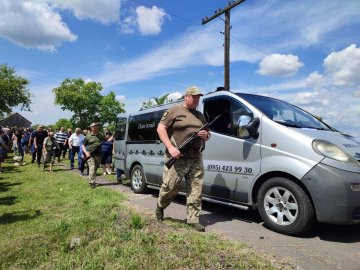 Отримав мінно-вибухові травми та опіки всього тіла: на Волині попрощалися із Героєм Юрієм Свиридюком