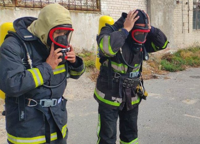 Луцькі рятувальники випробували у дії новітні дихальні апарати. ФОТО