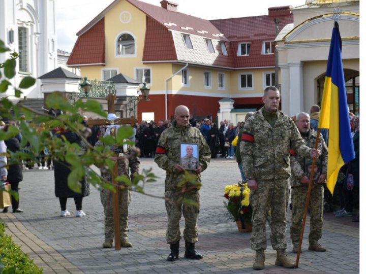 У Луцьку попрощалися з двома захисниками України