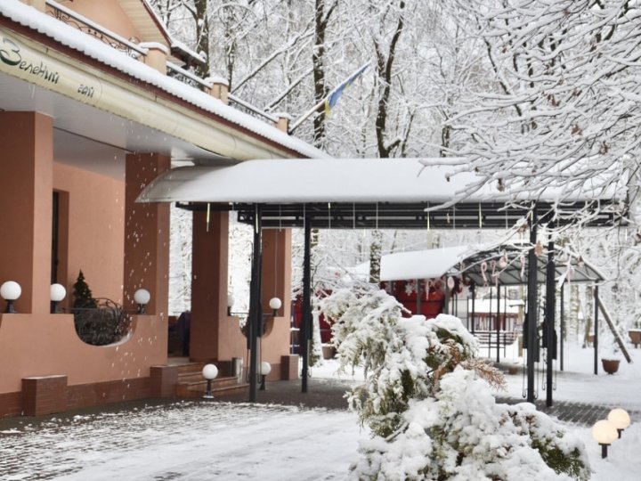 Поблизу Луцька у «Зеленому гаю» з другого поверху випала адміністраторка: жінка померла у лікарні