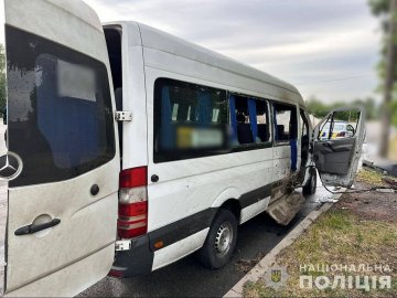 На Дніпропетровщині росіяни атакували дронами маршрутку: 4 поранених