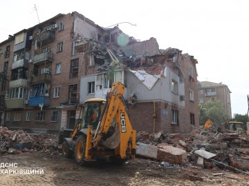 Жорстокий обстріл 5-поверхівки у Харкові: з-під завалів дістали ще одне тіло