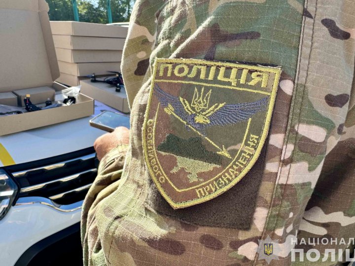 Поліцейські стрілецького батальйону Волині отримали 20 «бойових пташок» від колег із Запоріжжя