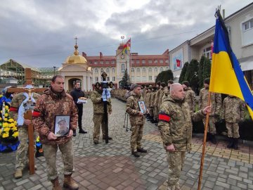 Сумний день: у Луцьку поховали двох загиблих Героїв