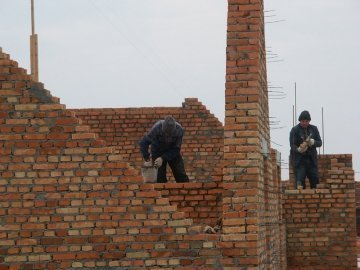 Торік інвестували лише волиняни, і то – у власний добробут