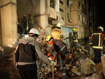 Кількість загиблих від удару по багатоповерхівці в Одесі зросла до 9