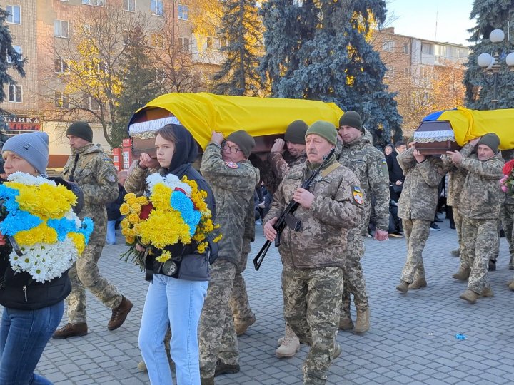 У Ковелі попрощалися з двома Героями Олександром Подліпінським та Романом Рибчуком