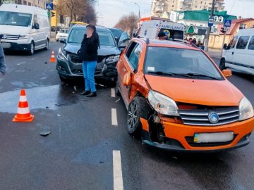 У Луцьку в аварію потрапили три автівки