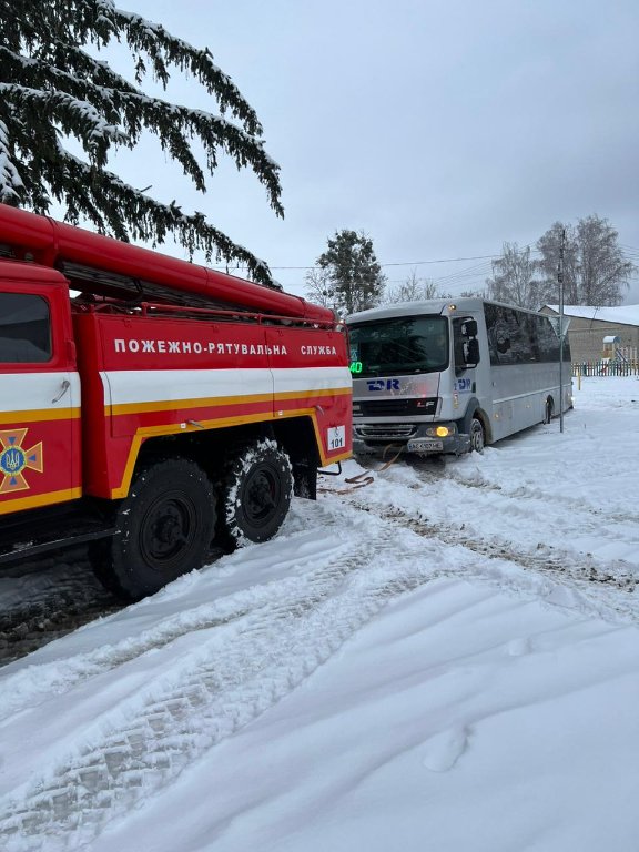 На Волині горів будинок та легковий автомобіль