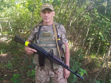 56-річний волинянин у лавах тероборони навчає бійців знешкоджувати ворога голими руками