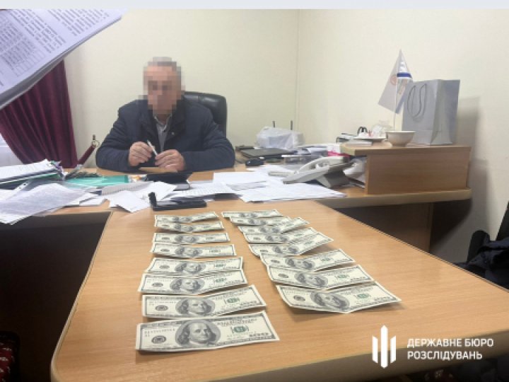 ДБР викрило керівника Хмельницької РДА, який за гроші допомагав військовозобов’язаним уникати мобілізації