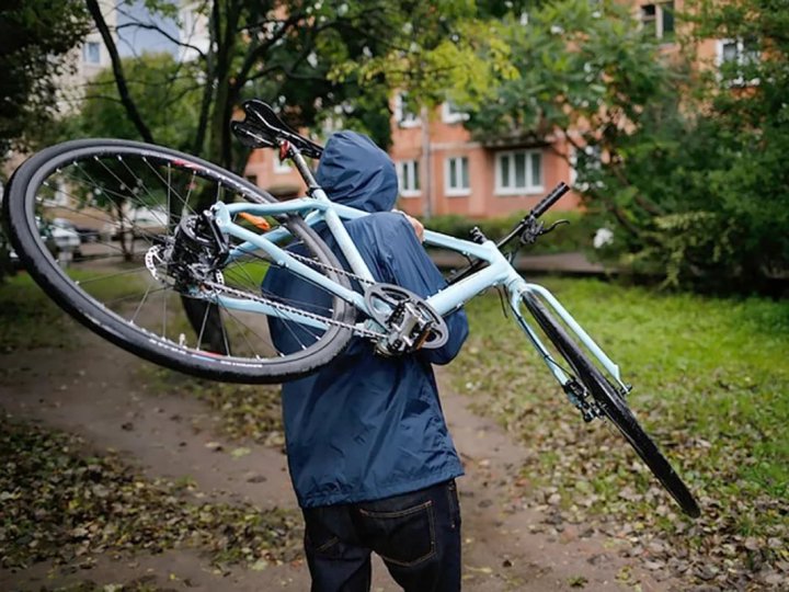 У лучанина вкрали велосипед, який був припаркований біля магазину