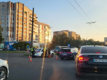 Біля Північного ринку в Луцьку через автопригоду ускладнений рух