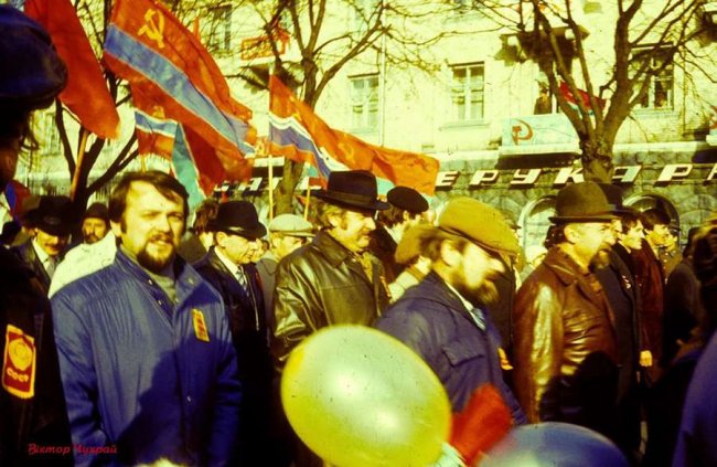 Луцький фотограф показав світлини з параду 1985 року