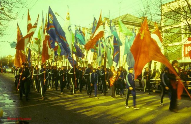 Луцький фотограф показав світлини з параду 1985 року