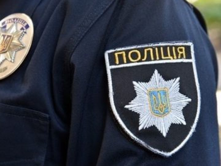 На Волині чоловік чіплявся до неповнолітніх дівчат