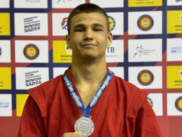 Лучанин завоював срібло на чемпіонаті Європи з боротьби самбр