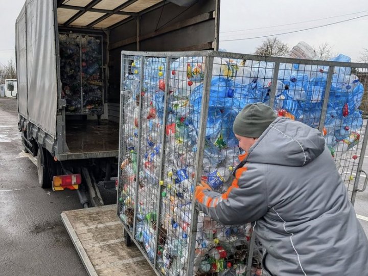 За пів року роботи Центру управління відходами у Луцьку відвантажили майже тонну металу