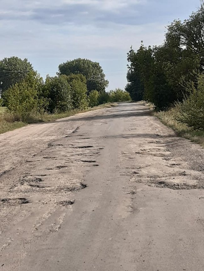 «Гіршої ще не бачив», – волинянин про стан дороги від Горохова до Локач. ФОТО