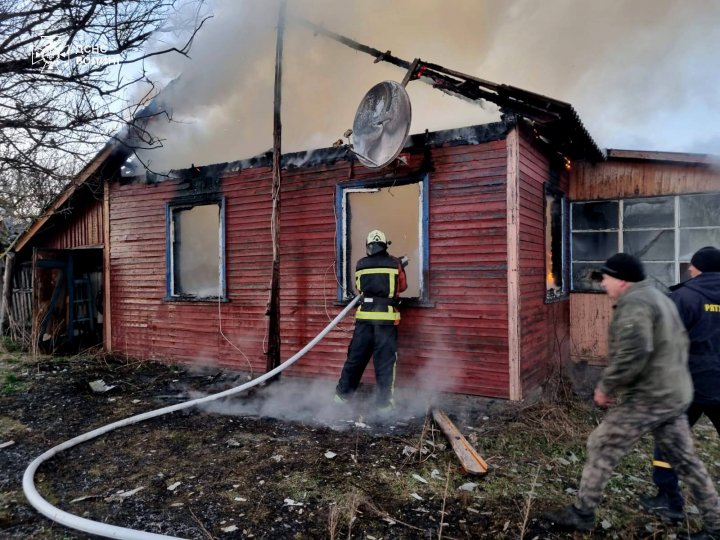 На Волині вогонь повністю охопив будинок: загинули матір та син