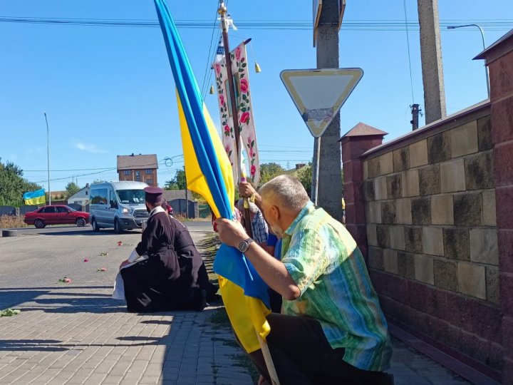 Під Луцьком провели в останню путь Героя Миколу Линника