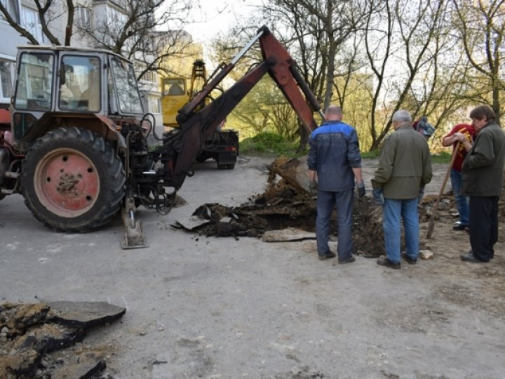 Через витік на тепломережі 20 будинків і дитсадок у Луцьку будуть без тепла і гарячої води