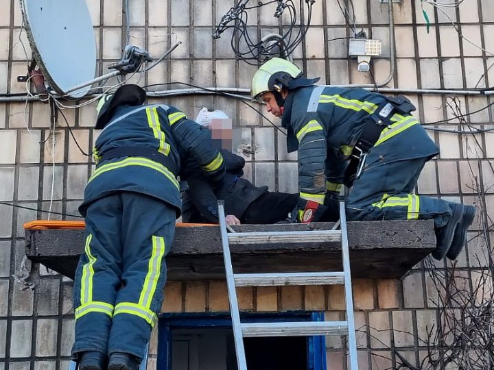 На Волині чоловік травмувався під час ремонту супутникової антени: викликали рятувальників