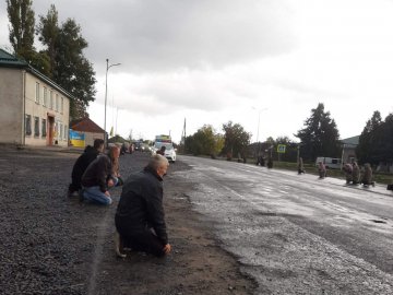 Загиблого Героя Дмитра Мозговенка краяни зустріли навколішки