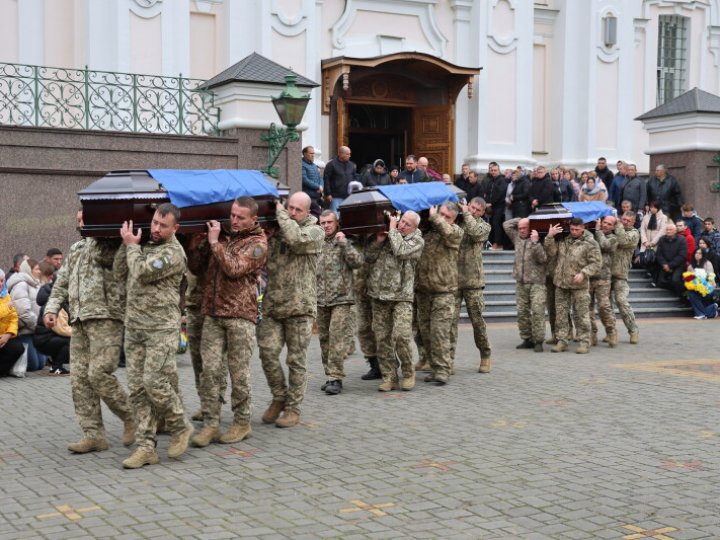 Луцьк - у скорботі: в останню дорогу провели трьох Героїв - Олега Березовського, Олега Годлевського та Василя Мельничука