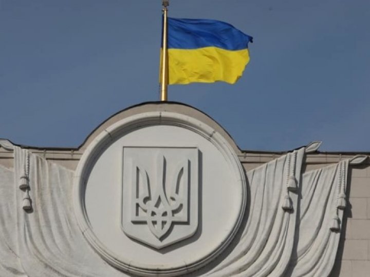 Через законопроєкт про звільнення від мобілізації молодших за 25 років, у Раді блокували трибуну