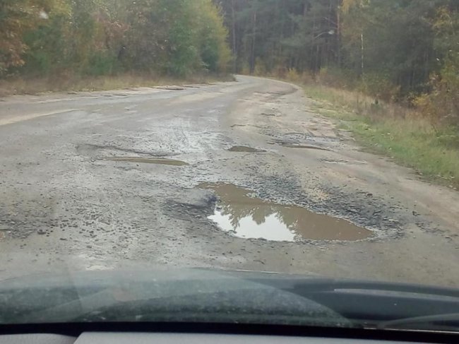 Розбиту дорогу на Волині планують відремонтувати через два роки. ФОТО