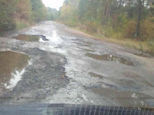 Розбиту дорогу на Волині планують відремонтувати через два роки. ФОТО