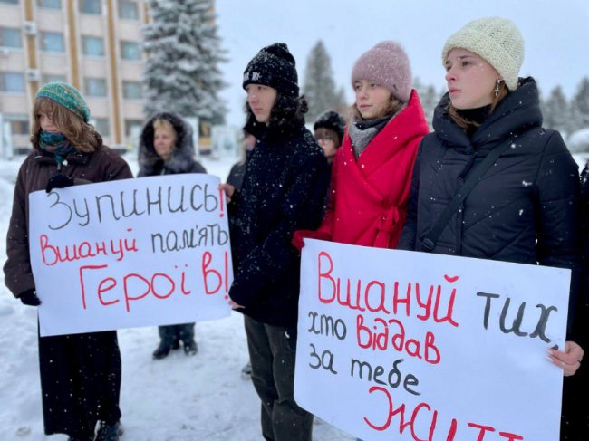 Молодь на Волині нагадала перехожим про хвилину мовчання