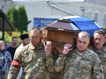 Лучани провели в останню дорогу Героя Олександра Ульяницького, який загинув 7 місяців тому