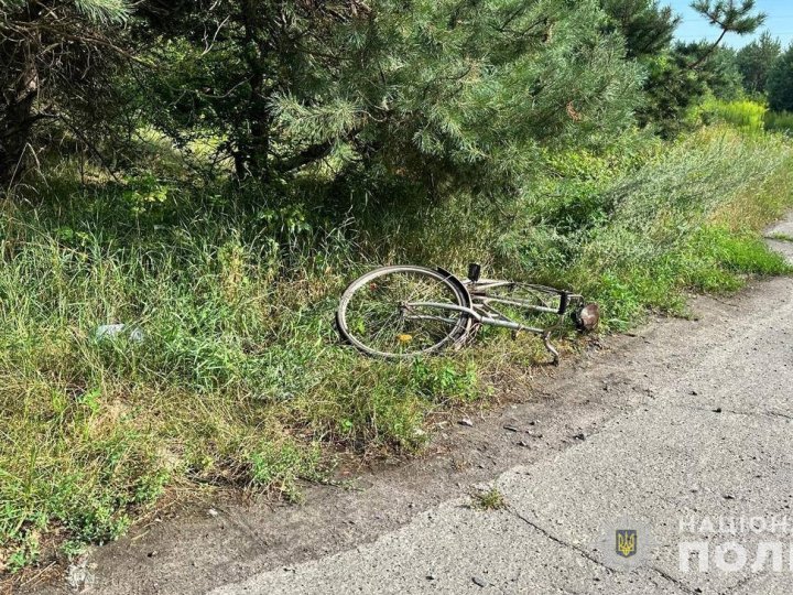 На Волині велосипедист зіткнувся з автівкою: його госпіталізували