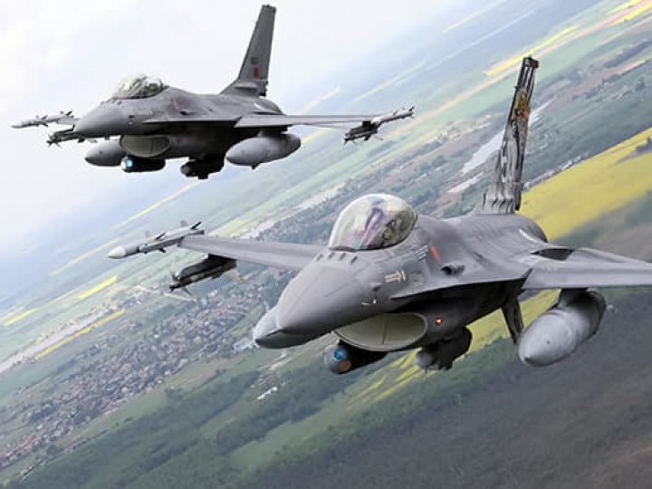 Нідерланди підписали документи на відправку в Україну перших F-16