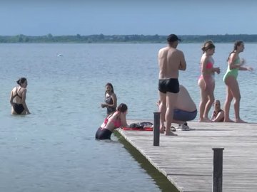 На Шацьких озерах розпочався сезон відпочинку. ВІДЕО