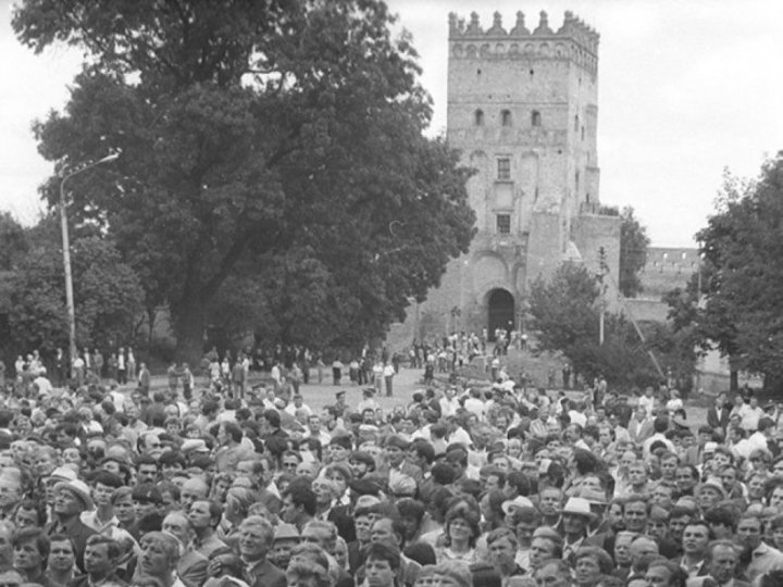 Спогади про перші мітинги за незалежну Україну 35 років тому у Луцьку