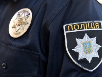 На Волині поліція розшукує чоловіка і жінку, які вкрали товар з магазину. ВІДЕО