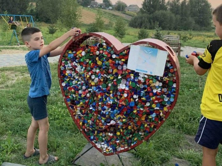 «Ворогам — кришка»: луцькі школярі збирають пластик на дрони