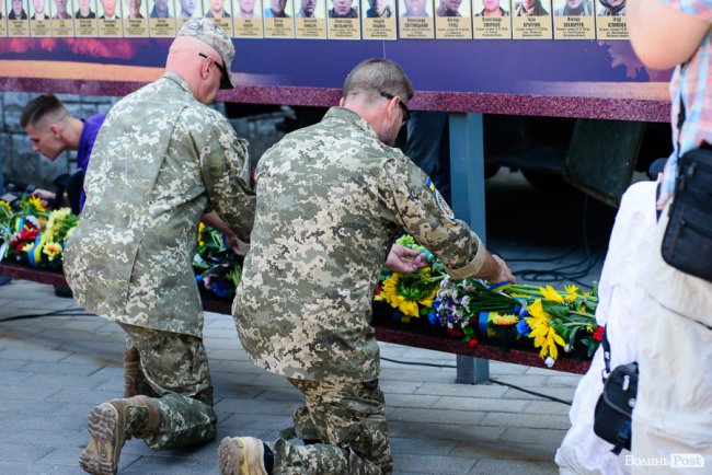 У Луцьку вшанували загиблих захисників України. ФОТОРЕПОРТАЖ