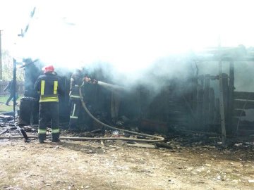 У волинянина згорів дерев'яний хлів із сіном. ФОТО