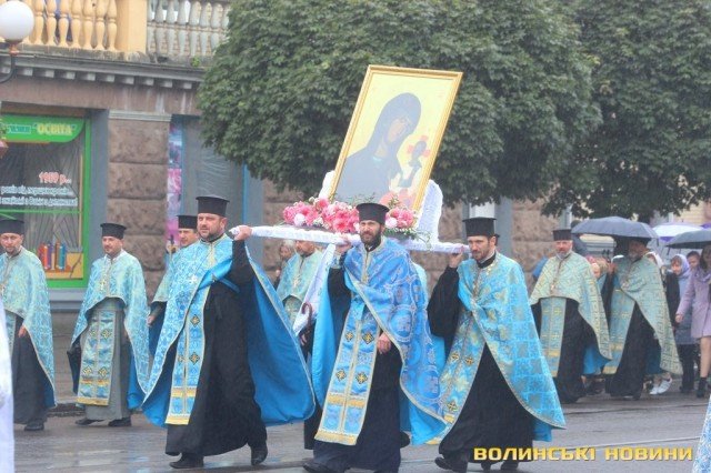 Центром Луцька пронесли чудотворну ікону. ФОТО