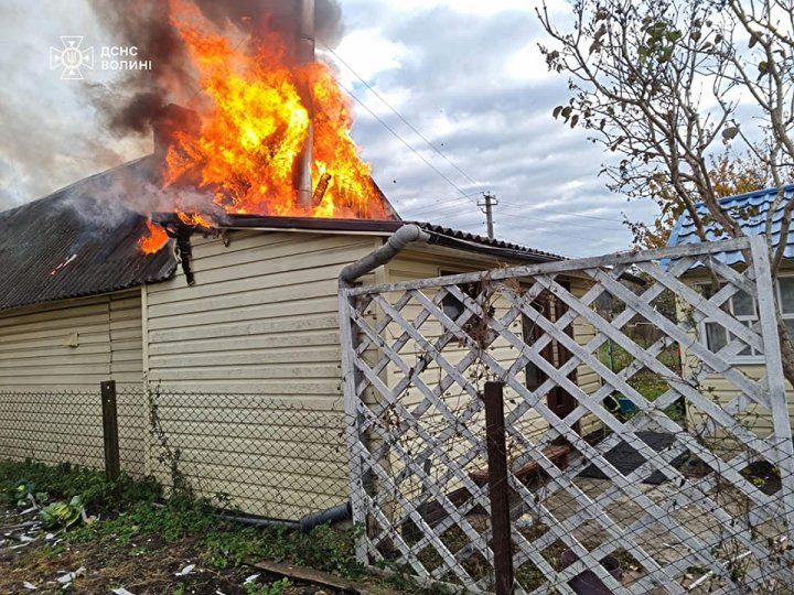 На Волині горіла господарська споруда