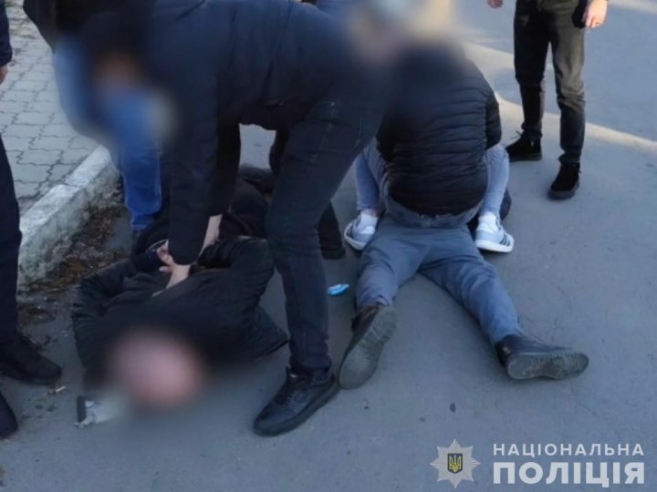 Затримали 23-річного наркозбувача, який перекинув психотропні речовини на територію ізолятора у Луцьку