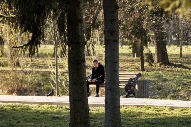 Коронорепортаж: фотограф показав луцький парк під час карантину