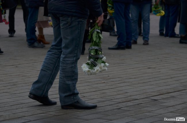 День Гідності і Свободи: у Луцьку вшановують Героїв. ФОТО