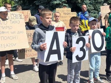 Два роки у полоні: у місті на Волині влаштували акцію-нагадування про полонених бійців полку «Азов»